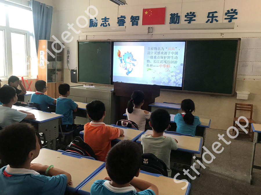 武漢騰亞科技---智能觸控終端配備在東西湖凌云小學